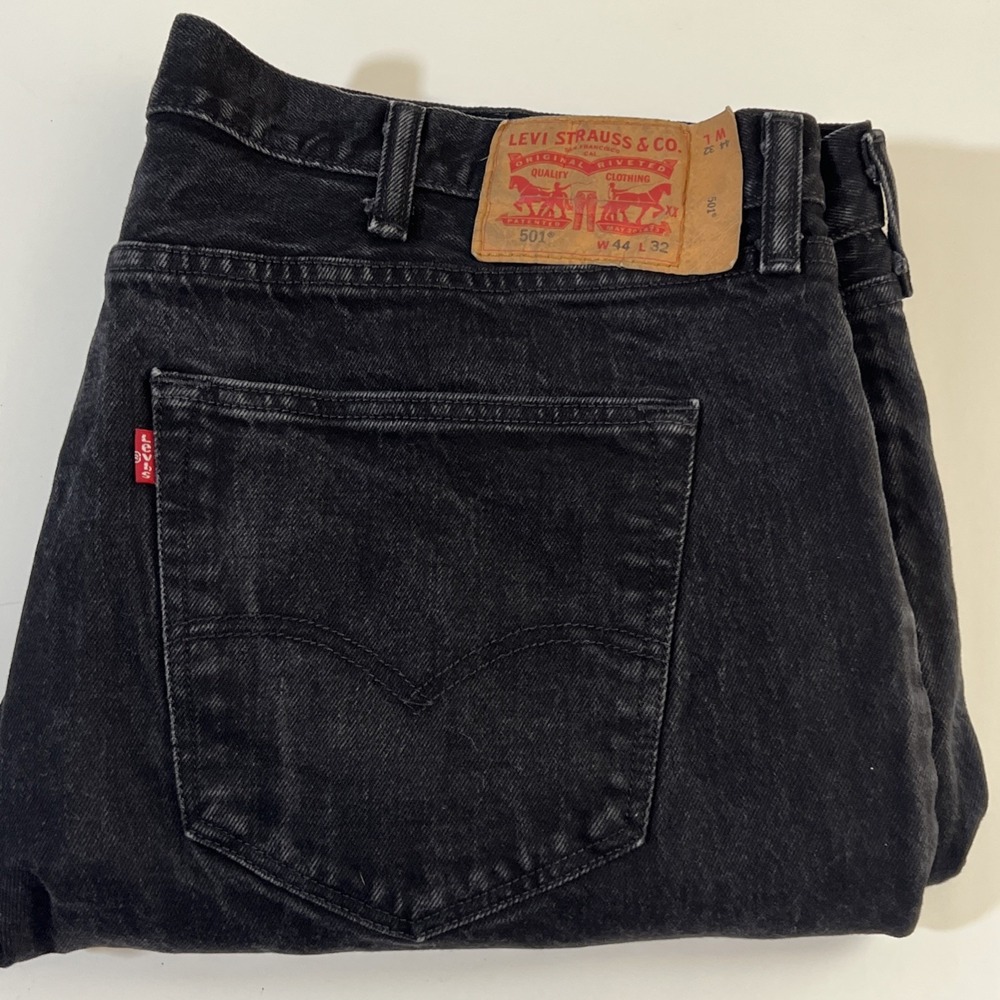 Levi's 501 Original Fit Mens Black Jeans 44x32 Button Fly Straight Leg CW-2916